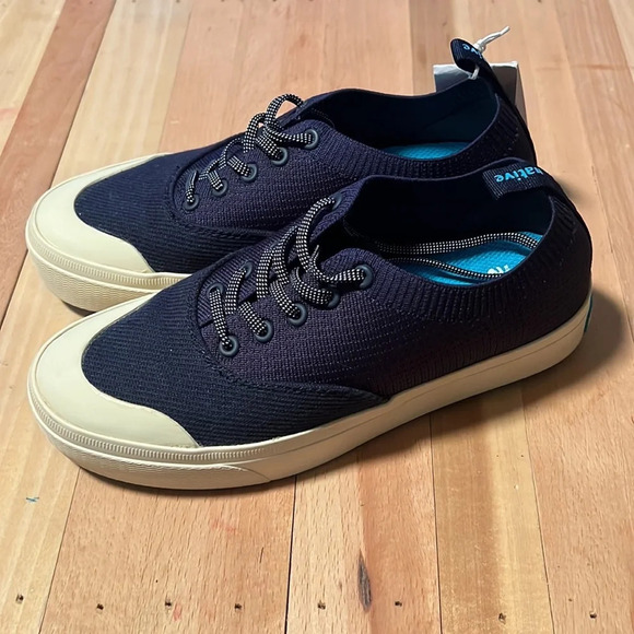 Native Unisex Jefferson Plimsoll . Size 4 - Picture 4 of 8